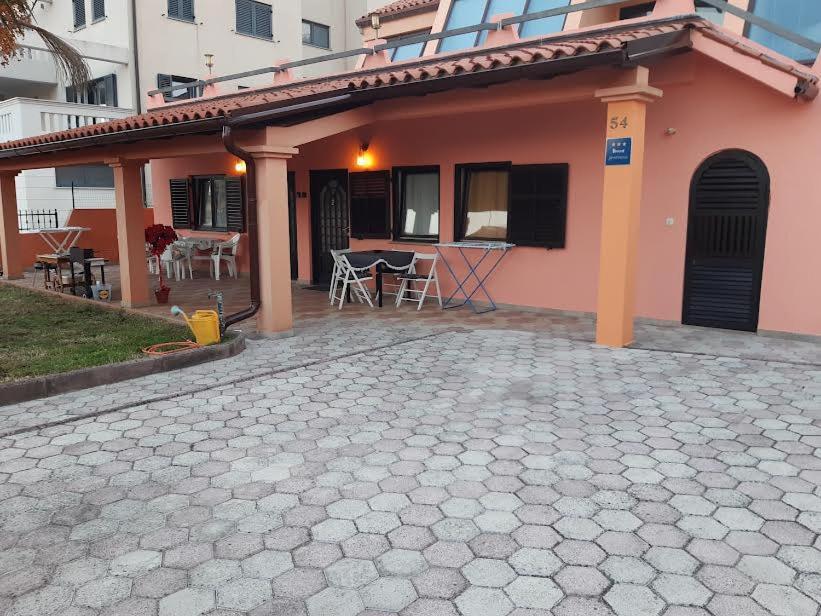 Apartmani Delas 프예스차나 우발라 외부 사진