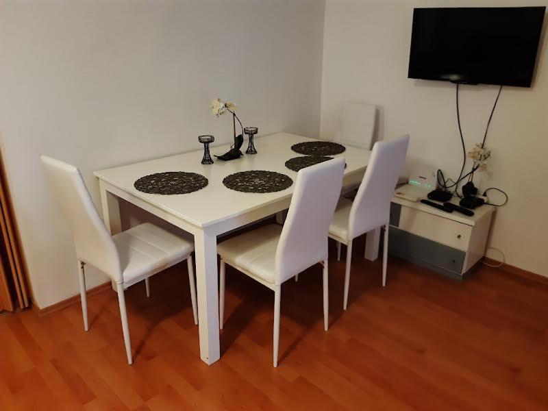 Apartmani Delas 프예스차나 우발라 외부 사진